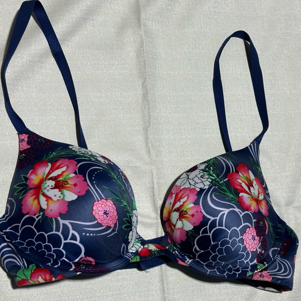Victoria Secret Plunge Bra